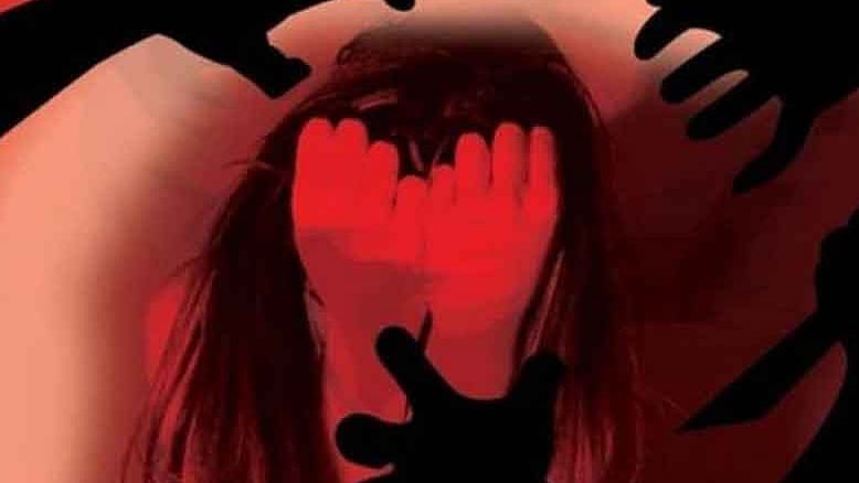 “நிர்வாண படங்களை வெளியிட்டு விடுவேன் என செவிலியருக்கு மிரட்டல்” : வாலிபரை வலைவீசி தேடும் போலிஸ்!