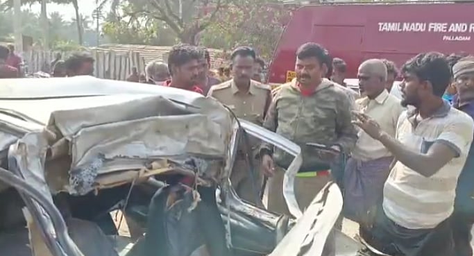 அதிவேகமாக வந்து அப்பளமாக நொறுங்கிய கார்; பள்ளி மாணவன் பலி; இருவர் கவலைக்கிடம்; பல்லடத்தில் பரபரப்பு!