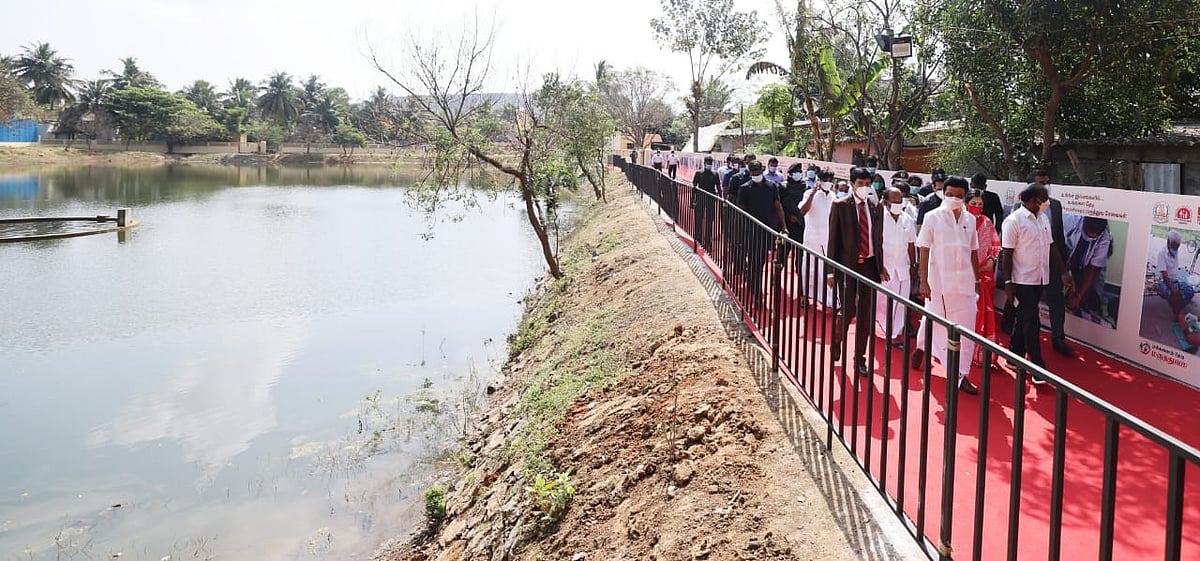 மக்களைத்தேடி மருத்துவம்: பயனாளியின் வீட்டுக்கே சென்று மருந்து பெட்டகம் வழங்கிய முதலமைச்சர் மு.க.ஸ்டாலின்!