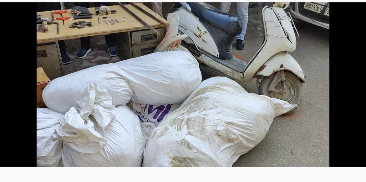 டெல்லியில் அடித்து உ.பி., பீகாரில் விற்பனை: சொகுசு காரில் வைத்து திருட்டு தொழில் - லாலா கேங்கின் பின்னணி?