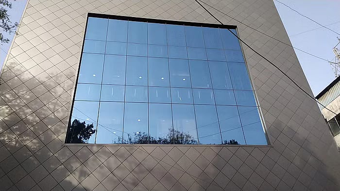 வானிலிருந்து கொத்துக் கொத்தாக விழுந்த அரியவகை பறவைகள்.. சூரத் நகரில் பகீர் சம்பவம் - என்ன காரணம்?