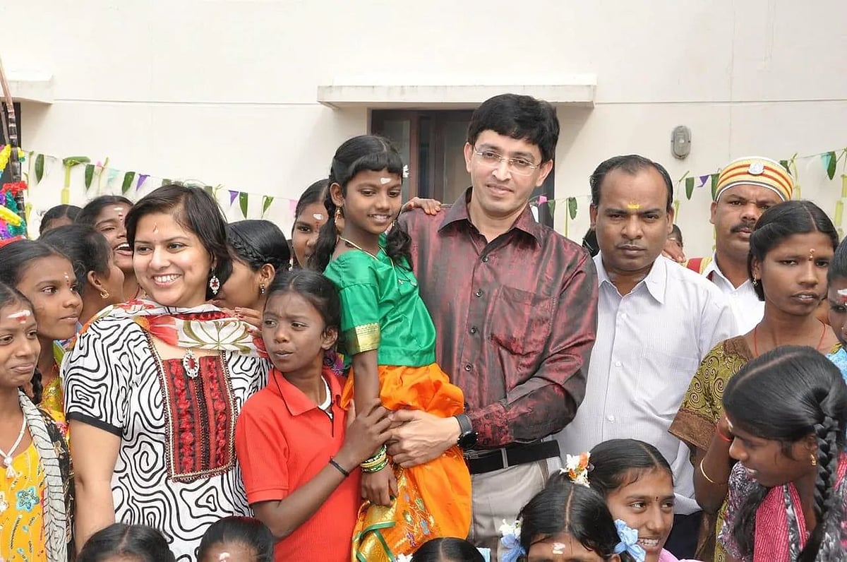 ’நாகை கலெக்டர் → சுகாதார செயலர்’ : சுனாமியால் நிர்கதியான பெண் குழந்தைகளுக்கு ஒளியூட்டிய ராதாகிருஷ்ணன் IAS