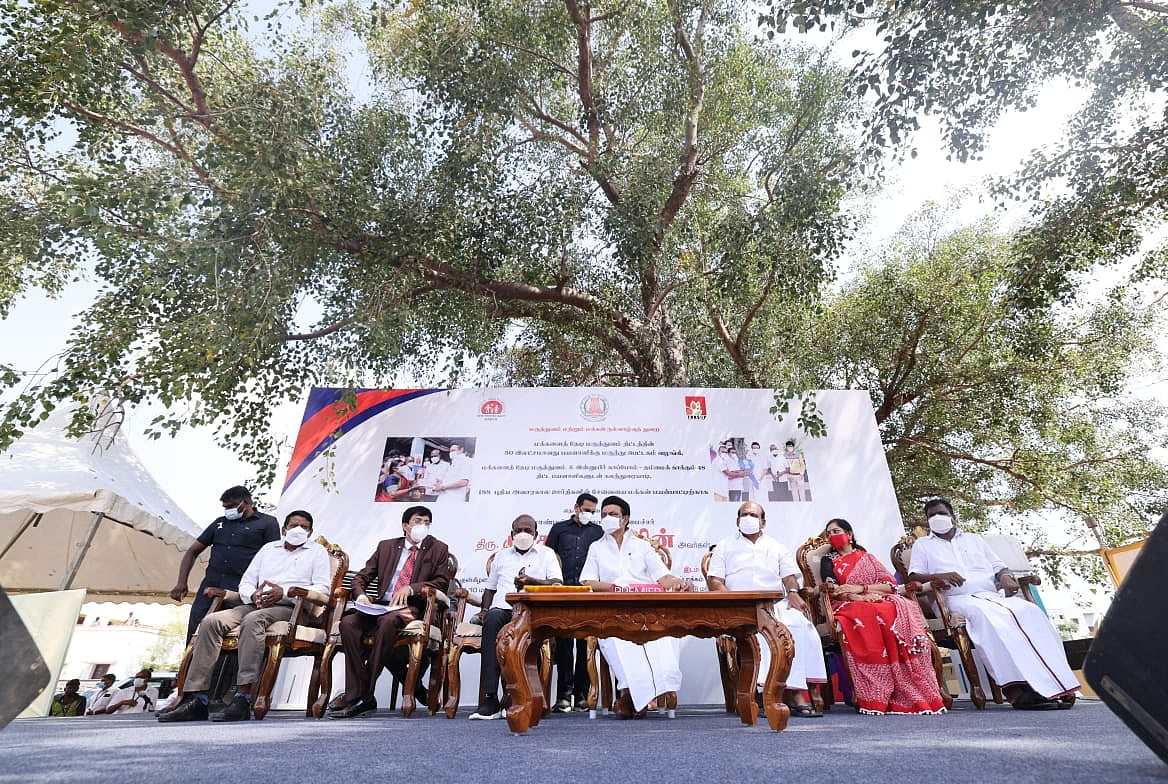 மக்களைத்தேடி மருத்துவம்: பயனாளியின் வீட்டுக்கே சென்று மருந்து பெட்டகம் வழங்கிய முதலமைச்சர் மு.க.ஸ்டாலின்!