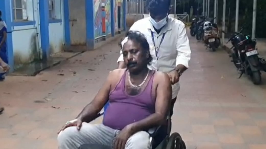 வாக்காளர்களை அழைத்துச் சென்ற ஆட்டோ டிரைவர் மீது தாக்குதல்.. தோல்வி பயத்தில் அ.தி.மு.கவினர் அராஜகம்!