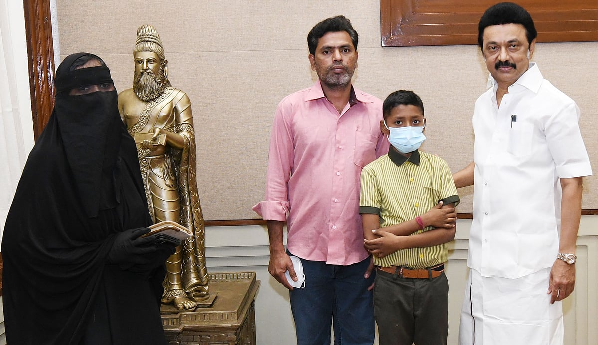 “முதல் பேட்டி முதல் அரசு வீடு வரை..” : மக்களின் மனம் உணர்ந்து அன்பு மாணவன் கலாமை கொண்டாடும் தி.மு.க அரசு!