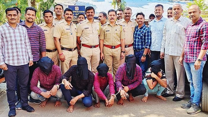 கொள்ளை கும்பலை பிடிப்பதற்காக காதலர்களாக மாறிய போலிஸார்.. நடந்தது என்ன?