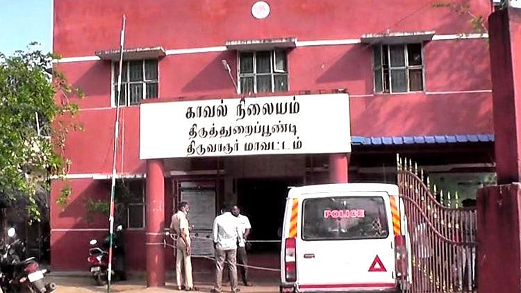 FaceBook-கில் வெளியான புகைப்படம்.. அதிர்ச்சியில் மாணவி எடுத்த விபரீத முடிவு: நடந்தது என்ன?