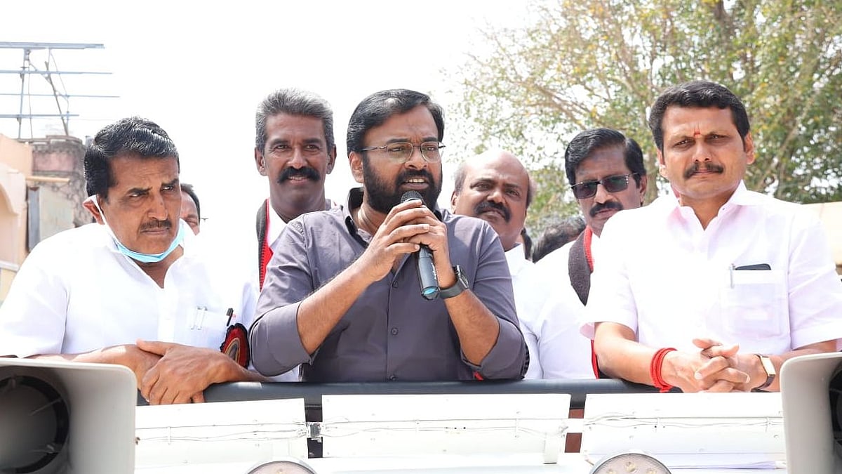 “அ.தி.மு.க காலாகாலத்துக்கும் பா.ஜ.கவின் அடிமைதான்.. தேர்தலுக்காக இந்த நாடகம்” : கரு.பழனியப்பன் பொளேர்!