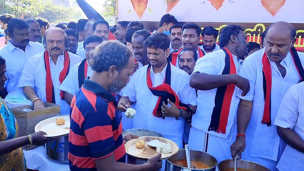 முதலமைச்சர் மு.க.ஸ்டாலினின் பிறந்தநாளை முன்னிட்டு இலவச பேருந்து சேவை - புதுச்சேரி தி.மு.கவினர் அசத்தல்!