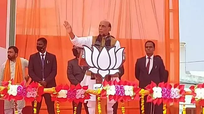 ”ராணுவத்துலயாச்சும் வேலைக்கு ஆட்களை எடுங்க” - ராஜ்நாத் சிங் பிரசாரத்தில் கோஷமிட்ட உ.பி. இளைஞர்கள்!