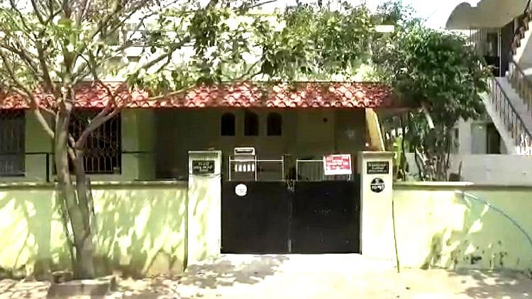 தூக்கில் தொங்கிய தம்பதி... “இந்த காரணத்துக்காகவா விபரீத முடிவெடுத்தாங்க?” - சென்னையில் அதிர்ச்சி!