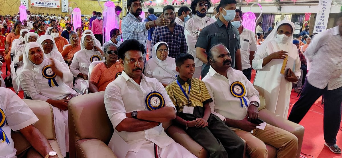 “முதல் பேட்டி முதல் அரசு வீடு வரை..” : மக்களின் மனம் உணர்ந்து அன்பு மாணவன் கலாமை கொண்டாடும் தி.மு.க அரசு!