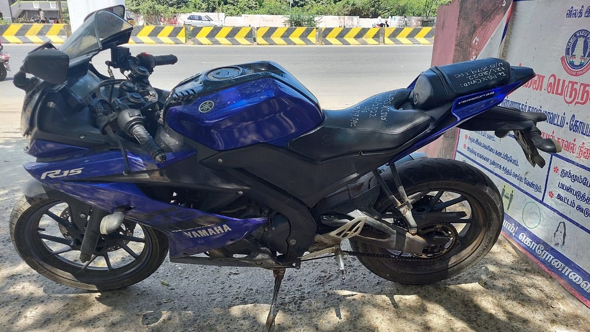 வாயிலில் நிறுத்தப்பட்ட R15 பைக்கை அலேக்காக தூக்கிய திருட்டு கும்பல்:ஒரே நாளில் கண்டுபிடித்த சென்னை போலிஸ்