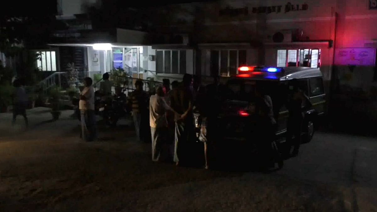 “தாறுமாறாக ஓடிய கார்.. துணை ஆட்சியர் பரிதாப பலி”: விபத்துக்கான உண்மை காரணம் என்ன? - போலிஸ் தீவிர விசாரணை!