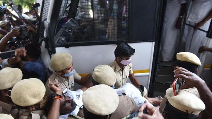 தோல்வி பயத்தில் தேர்தலை சீர்குலைக்க முயற்சி.. SP வேலுமணி, அதிமுக MLAக்கள் கூண்டோடு கைது: போலிஸ் அதிரடி!