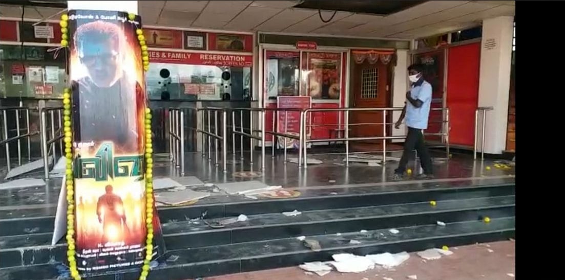 “திரையரங்கம் சூறையாடல்.. பெட்ரோல் குண்டு வீச்சு”:  அஜித் ரசிகர்களின் சேட்டையால் முகம் சுளித்த பொதுமக்கள்!