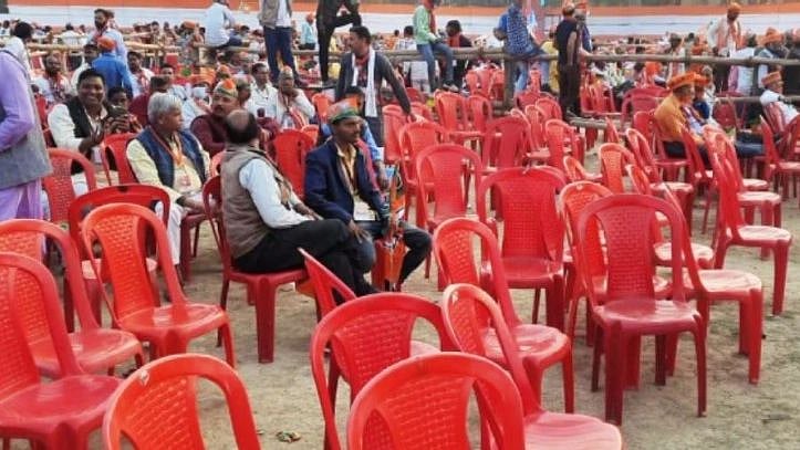 பிரதமர் மோடியின் உரையின்போது காலியான நாற்காலிகள்: வாரணாசி பூத் நிர்வாகிகள் கூட்டத்தில் நடந்தது என்ன?