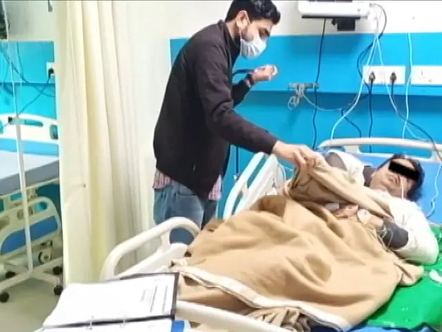 FB Liveல் பிரதமர் மோடி பெயரைச் சொல்லி தம்பதி தற்கொலை முயற்சி.. மனைவி பலி: உ.பியில் அதிர்ச்சிகர நிகழ்வு!