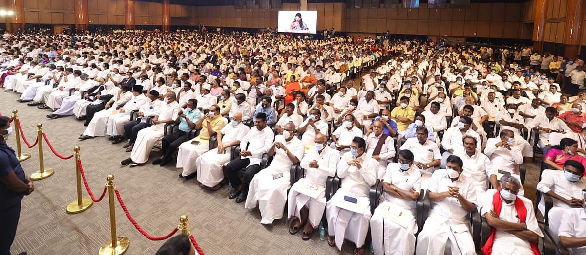 “இந்த மேடையில் எனக்கு பழைய சம்பவங்கள் நினைவுக்கு வருகின்றன” : உருக்கமாகப் பேசிய முதல்வர் மு.க.ஸ்டாலின்!