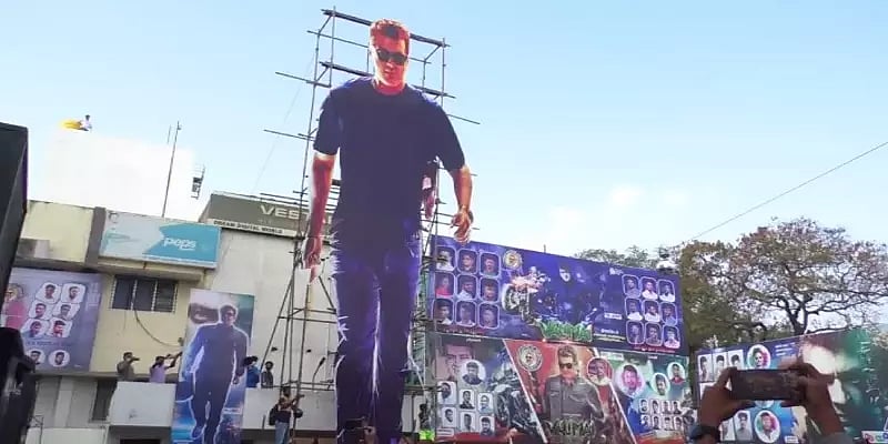 ”அஜித் ரசிகனின் ஆசையை நிறைவேற்றிய விஜய் ரசிகர்கள்” - சென்னையில் வலிமை பட திரையிடலின் போது நெகிழ்ச்சி!