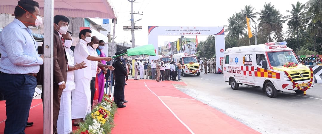 மக்களைத்தேடி மருத்துவம்: பயனாளியின் வீட்டுக்கே சென்று மருந்து பெட்டகம் வழங்கிய முதலமைச்சர் மு.க.ஸ்டாலின்!