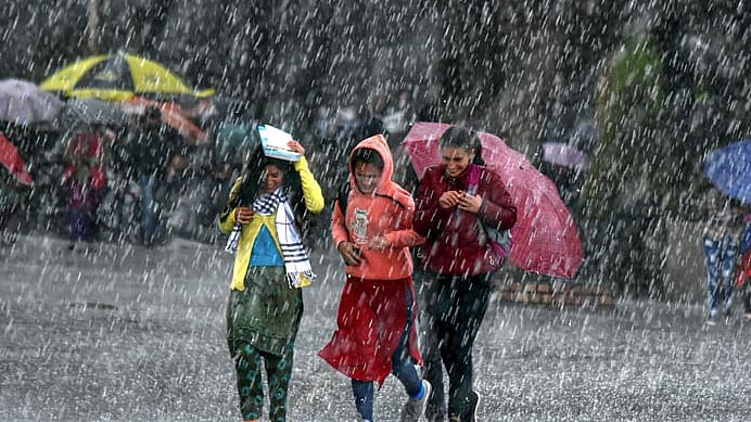 இன்று 7 மாவட்டங்களில் கொட்டித் தீர்க்கப்போகும் மழை... தமிழகத்திற்கு வானிலை எச்சரிக்கை!