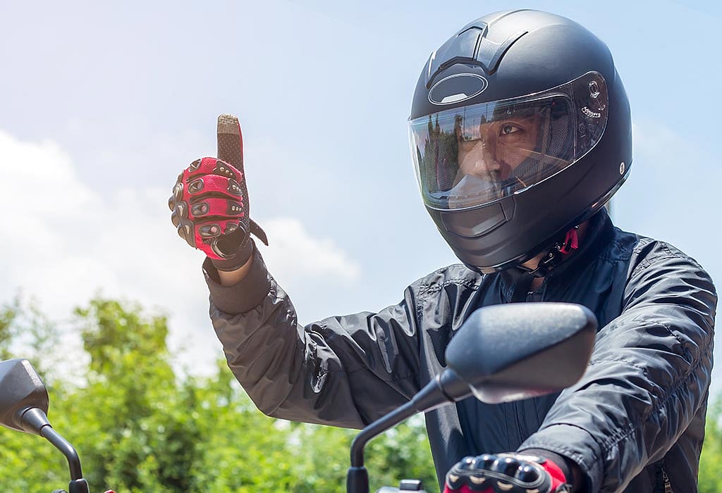 “இருசக்கர வாகனம் ஓட்டும்போது ஹெல்மெட் அணிவது கட்டாயம்!” : ஹூண்டாய் மோட்டார்ஸ் விழிப்புணர்வு பிரசாரம்!