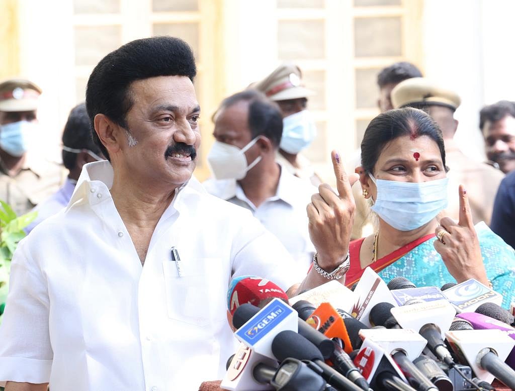 மக்களோடு மக்களாக வரிசையில் நின்று வாக்களித்த முதலமைச்சர் மு.க.ஸ்டாலின்! - புகைப்படங்கள்