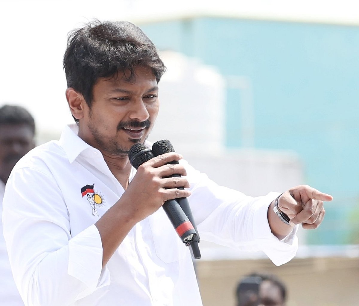 “டேபிளுக்கு மேல பாருங்க.. அப்பதான் தெரியுவேன்” : எடப்பாடி பழனிசாமியை விளாசிய உதயநிதி ஸ்டாலின்!