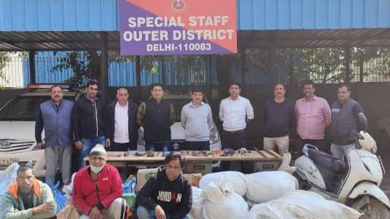 டெல்லியில் அடித்து உ.பி., பீகாரில் விற்பனை: சொகுசு காரில் வைத்து திருட்டு தொழில் - லாலா கேங்கின் பின்னணி?