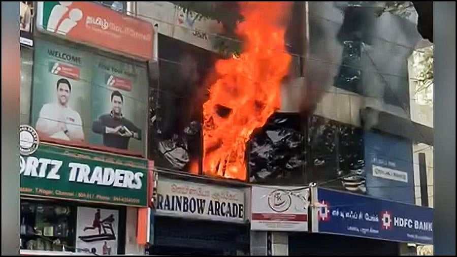 சின்னத்திரை நடிகருக்கு நிகழ்ந்த விபரீதம் : தீ விபத்தில் இருந்து உயிர் தப்பிய பிறகு உருக்கமான பேச்சு!