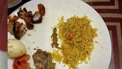 மட்டன் பிரியாணியில் வெந்து கிடந்த பல்லி.. அதிர்ச்சியடைந்த வாடிக்கையாளர் : பிரபல ஹோட்டலில் நடந்தது என்ன?