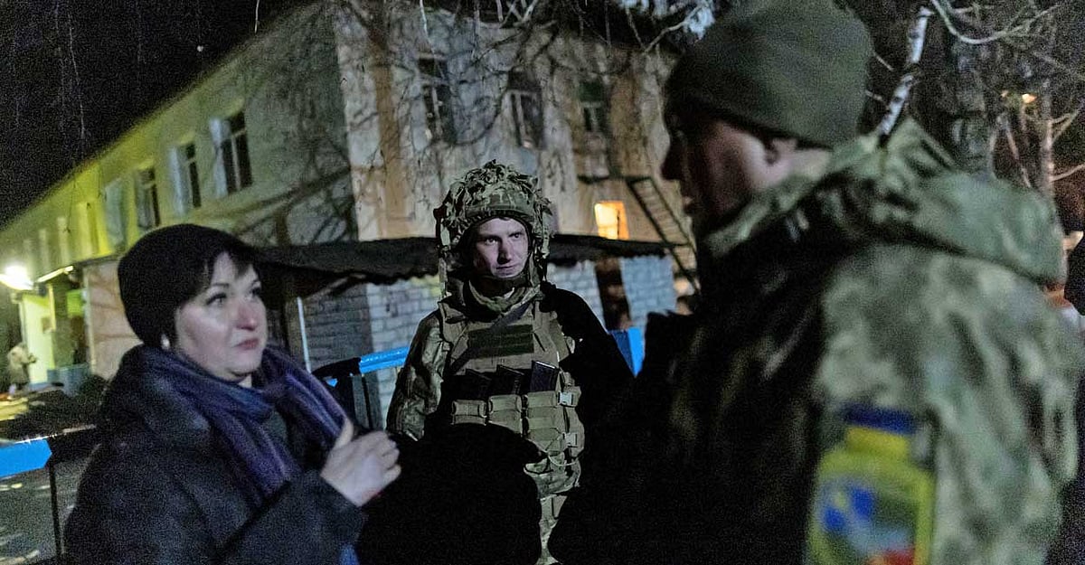 உக்ரைன் பகுதியில் உள்ள மழலையர் பள்ளி மீது குண்டு வீச்சு.. தாக்குதலைத் தொடங்கிய ரஷ்யா? : நடப்பது என்ன ?