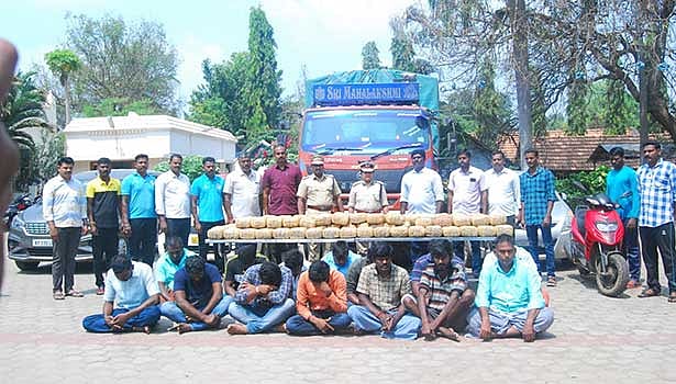 கடல் மார்க்கமாக கஞ்சா கடத்த திட்டம்: பண்டல் பண்டலாக சிக்கிய ரூ.2 கோடி கஞ்சா -தஞ்சை போலிஸார் அதிரடி ரெய்டு