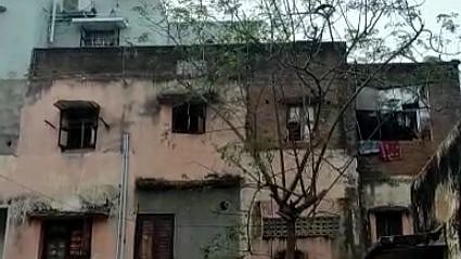 கட்டிப்பிடித்து சண்டையிட்டதில் விபரீதம்: 30 அடி உயரத்திலிருந்து விழுந்து ஒருவர் பலி; போதையில் அட்டகாசம்!