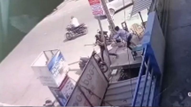 வாங்கிய செருப்பை திருப்பி கொடுத்ததால் தகராறு.. கடைக்காரரை நடுவீதியில் ஓடஓட வெட்டிய இளைஞர் : நடந்தது என்ன?