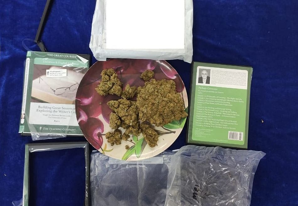 “பிறந்தநாள் பரிசு..” : சந்தேகத்தில் பிரித்துப் பார்த்த சுங்க அதிகாரிகளுக்கு காத்திருந்த அதிர்ச்சி!