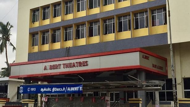 வரி கட்டாததால் ஜப்தி.. சென்னையில் பிரபல தியேட்டர் மீது பெருநகர மாநகராட்சி அதிரடி நடவடிக்கை!