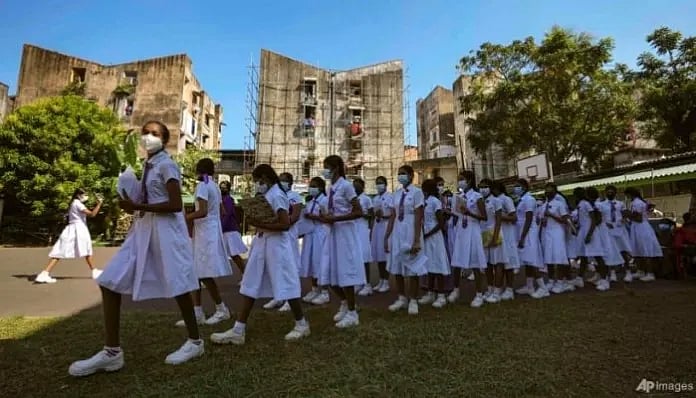 ”பேப்பர் வாங்க காசு இல்லை; அதனால தேர்வும் இல்லை” - இது இலங்கையின் அவலம்!