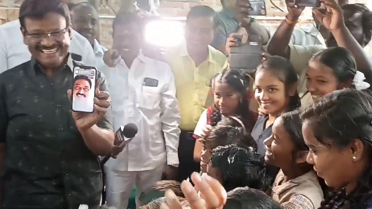 “உங்கள்  ஏரியாவுக்கு  வந்தால் சாப்பாடு போடுவீங்களா?” என வாஞ்சையுடன் கேட்ட முதல்வர்.. சிறுமிகள் குதூகலம்!
