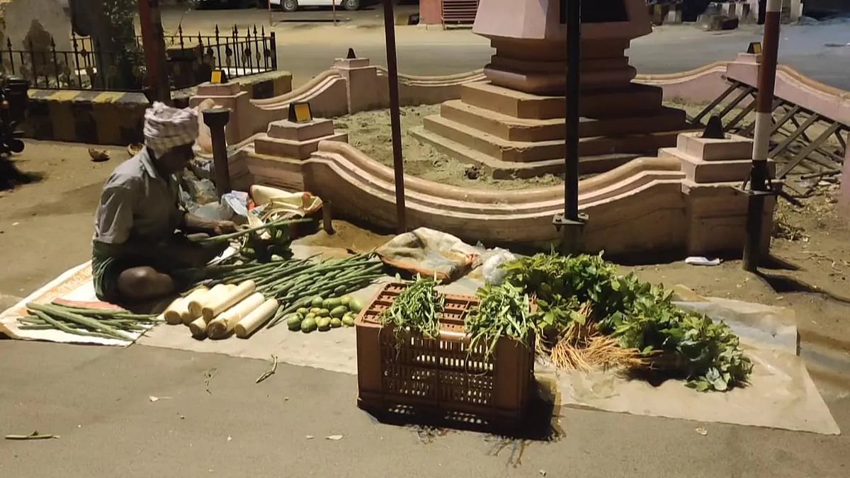 நள்ளிரவில் காய்கறி கடையைத் திறந்த விவசாயி.. அவர் சொன்ன காரணத்தைக் கேட்டு ஷாக் ஆன மக்கள்..!