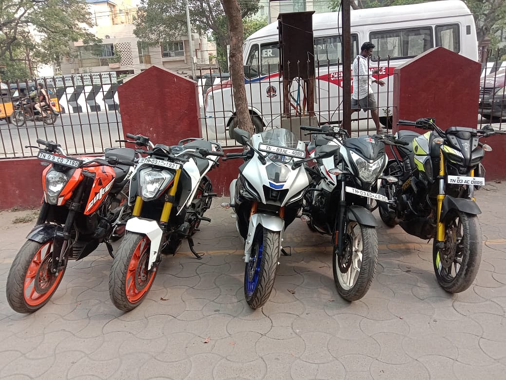 பைக் ரேஸ் செய்து அட்டூழியம்.. இளசுகளின் கொட்டத்தை அடக்கி சென்னை போலிஸார் அதிரடி நடவடிக்கை!