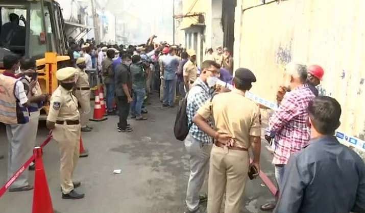 குடோனில் ஏற்பட்ட தீ விபத்து.. 11 புலம்பெயர் தொழிலாளர்கள் உடல் கருகி பலி : அதிகாலையில் நடந்த பயங்கரம்!