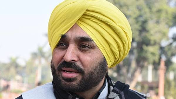 “ஜனாதிபதி ஆட்சிக்குப் பரிந்துரை..?” : பஞ்சாப் அரசுக்கு எதிராக குடைச்சல் கொடுக்கும் பன்வாரிலால் புரோஹித் !