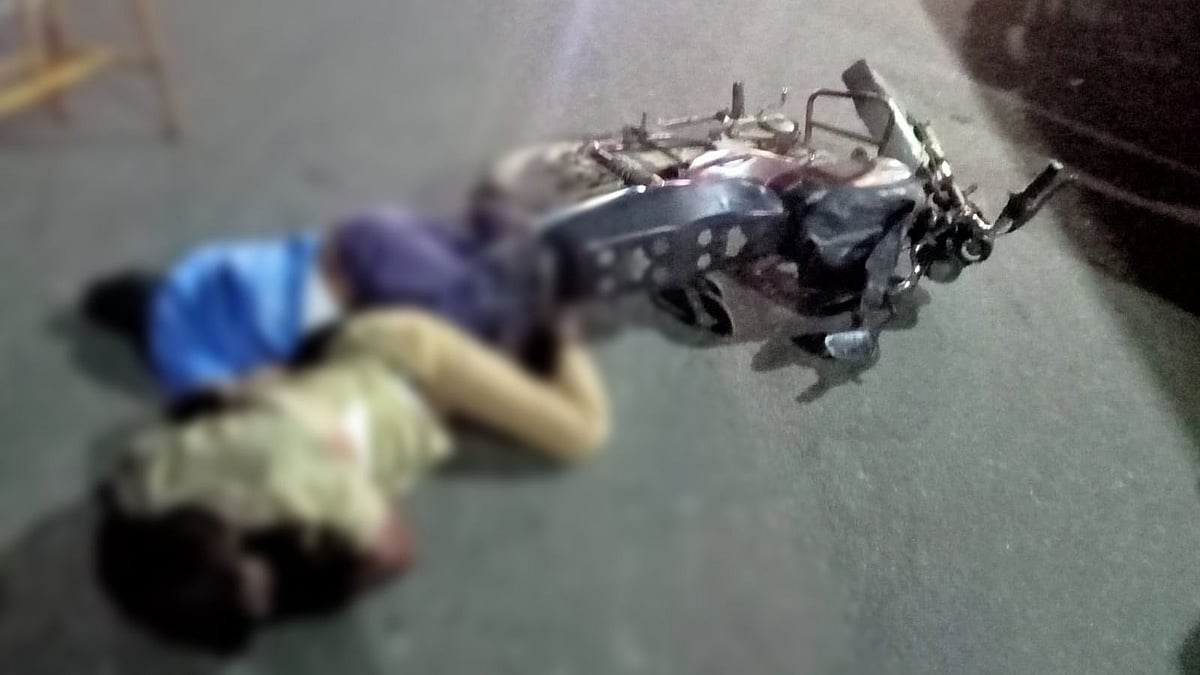 பைக்கில் சென்றபோது பரிதாபமாக பலியான பேருந்து நடத்துனர்கள்; செங்கல்பட்டு அருகே லாரி மோதியதில் நடந்த கோரம்!