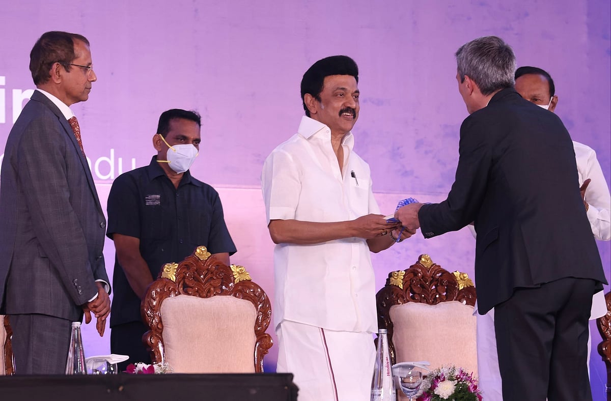 'Learn While Earn' : பிற நிறுவனங்களும் பின்பற்ற வேண்டிய திட்டம் - செயின்ட் கோபைன் நிறுவனத்தில் முதல்வர்!