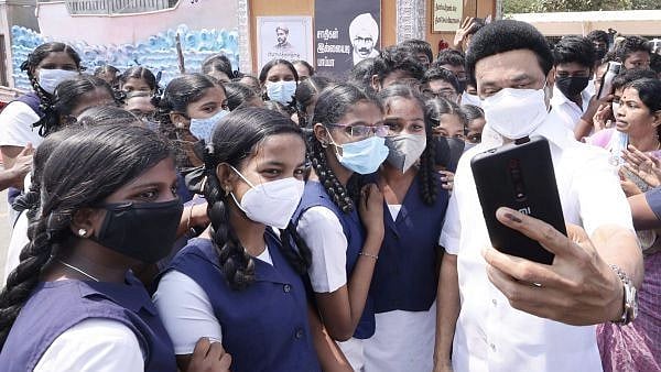 பட்டப்படிப்பு சேரும் மாணவிகளுக்கு ரூ.1000 நிதி உதவி:  அறிவு சார் சமூகத்தை உருவாக்கும் முதல்வர்: முரசொலி!