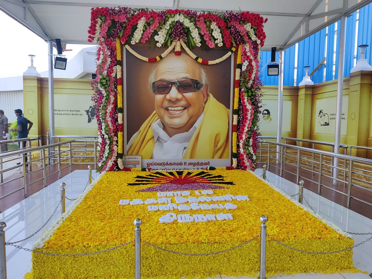 "மக்கள் முதல்வரின் மனிதநேயத் திருநாள்" - பேரறிஞர், கலைஞர், பெரியார் நினைவிடத்தில் முதலமைச்சர் மரியாதை!