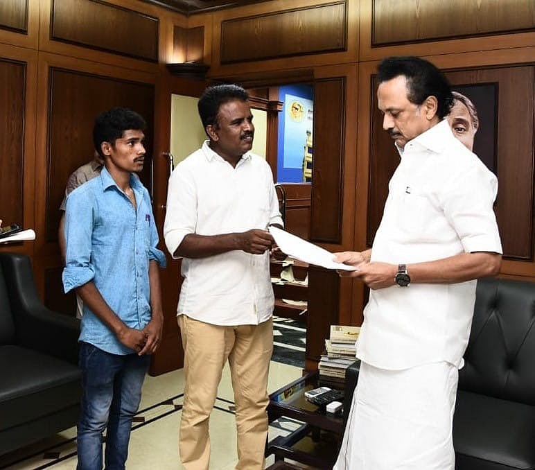 கல்விக்காக மூன்று ஆண்டுகளுக்கு முன் வைத்த கோரிக்கை.. நினைவில் வைத்திருந்து நிறைவேற்றிக் கொடுத்த முதல்வர்!