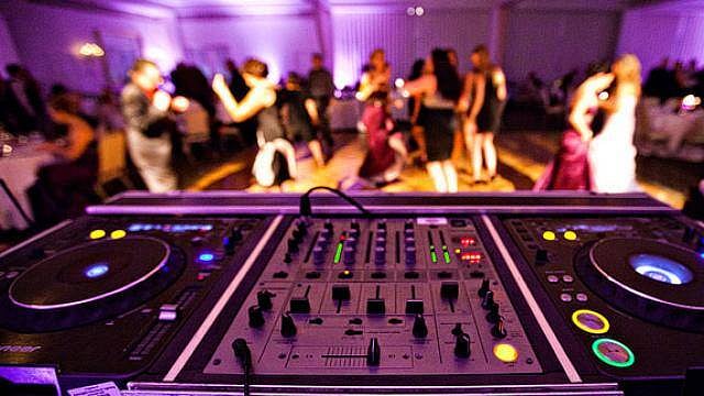 LOOPல் பாட்டு போட்டதால் ஆத்திரம்: சமாதானம் செய்ய முற்பட்ட இளைஞன் அடித்துக்கொலை; உ.பியில் நடந்த பகீர்!